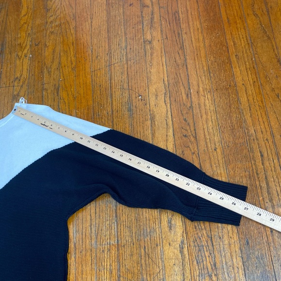 🆕 Vince Camuto Asymmetrical Color Block Cuffed Sleeve Crew Neck Sweater Size L - Picture 11 of 11